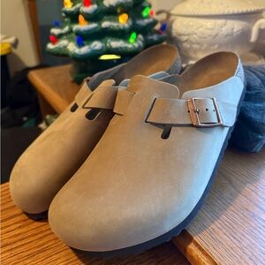 Birkenstock Boston 44 Tan Buckle Clogs